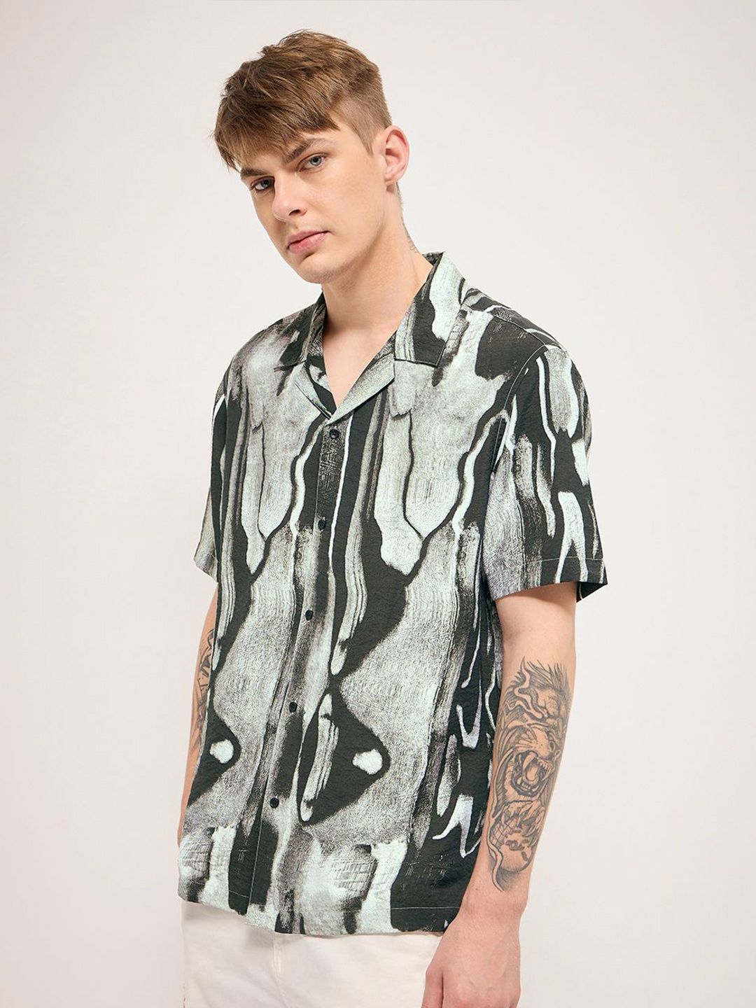 THE BEAR HOUSE Men Cuban Collar Abstract Printed Casual Shirt