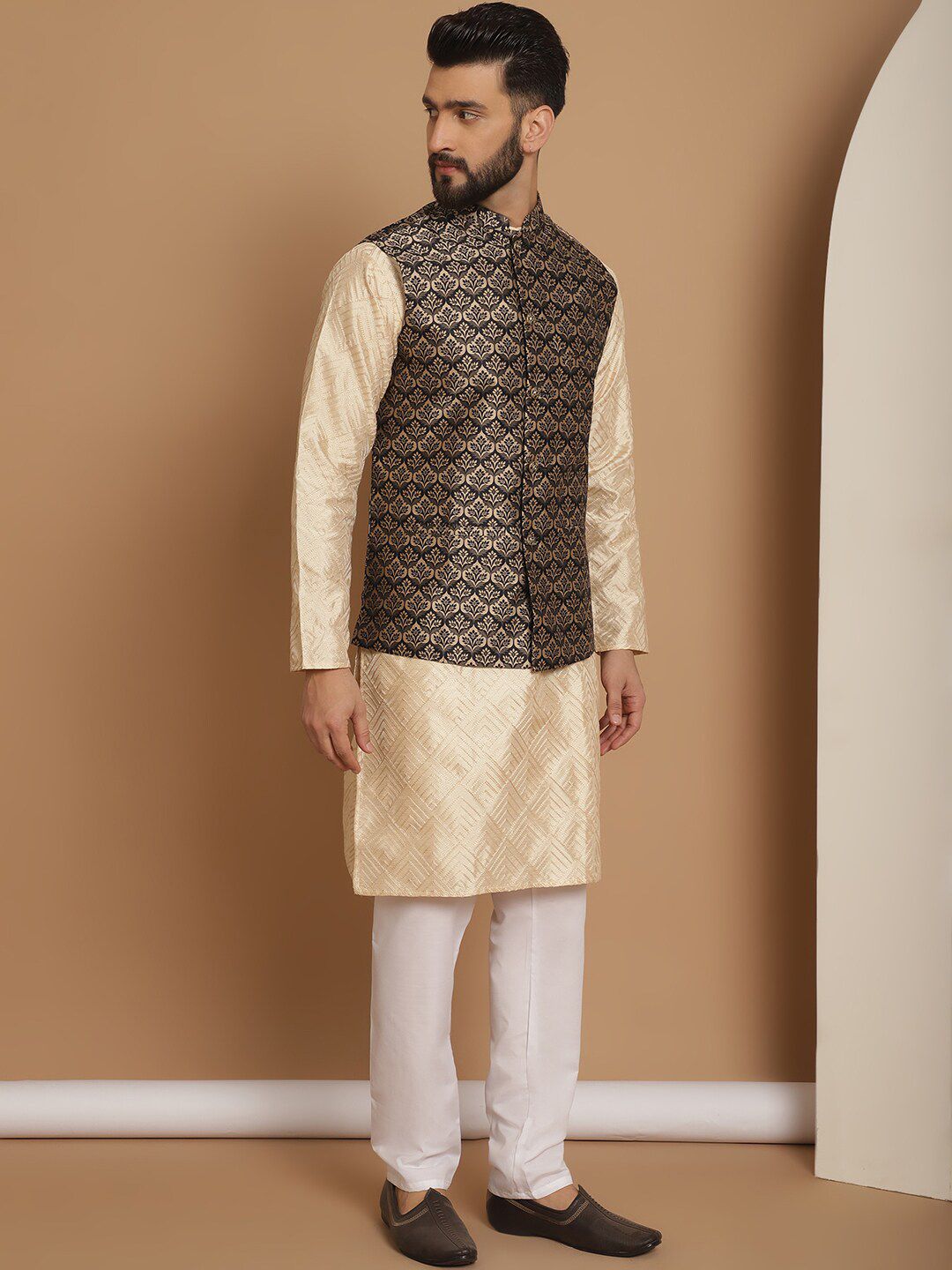 Anouk Men Geometric Embroidered Thread Work Regular Kurta With Churidar & Nehru Jacket