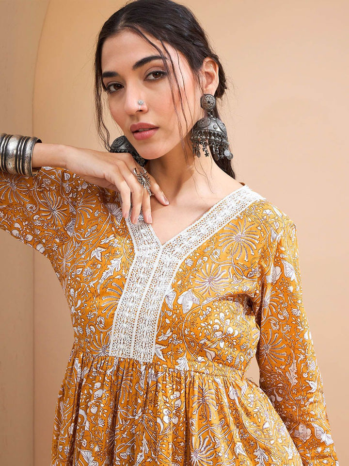 Shae by SASSAFRAS Floral Printed V-Neck Gotta Patti Pure Cotton Gotta Patti Pleated Kurti