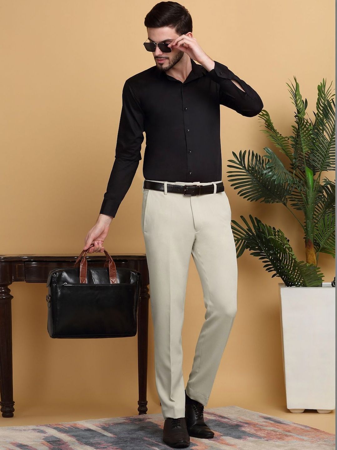 KLOTTHE Men Mid Rise Slim Fit Formal Trousers