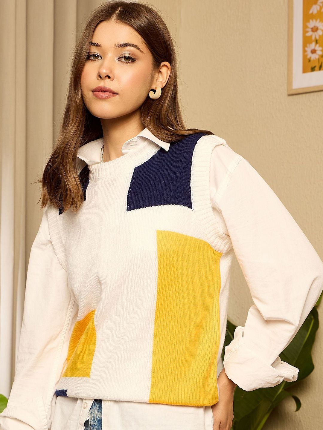 Berrylush Women Colourblocked Sleeveless Sweater Vest