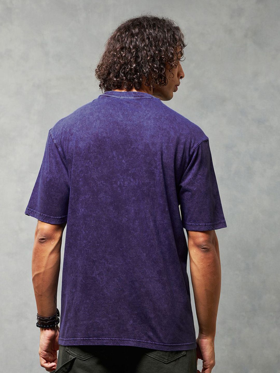 Bewakoof Men Graphic Printed Round Neck Pure Cotton Oversized T-Shirt