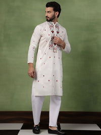 SOJANYA Men Geometric Embroidered Kurta