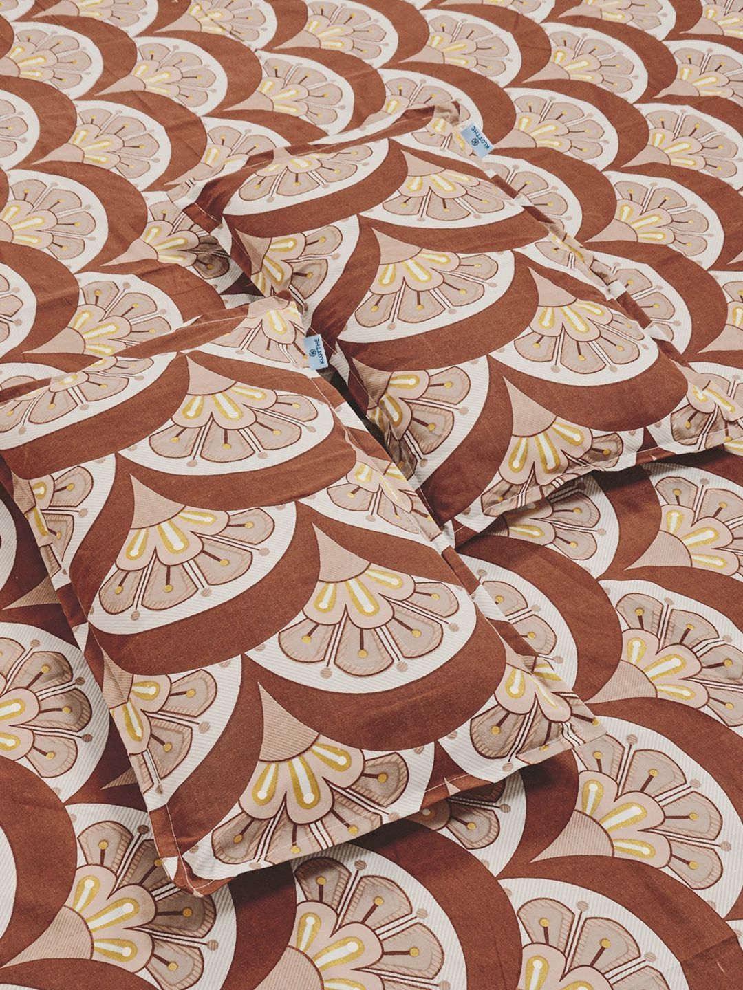 KLOTTHE Brown Floral Polycotton Breathable 300 TC King Bedsheet with 2 Pillow Covers-98 x 89 inches