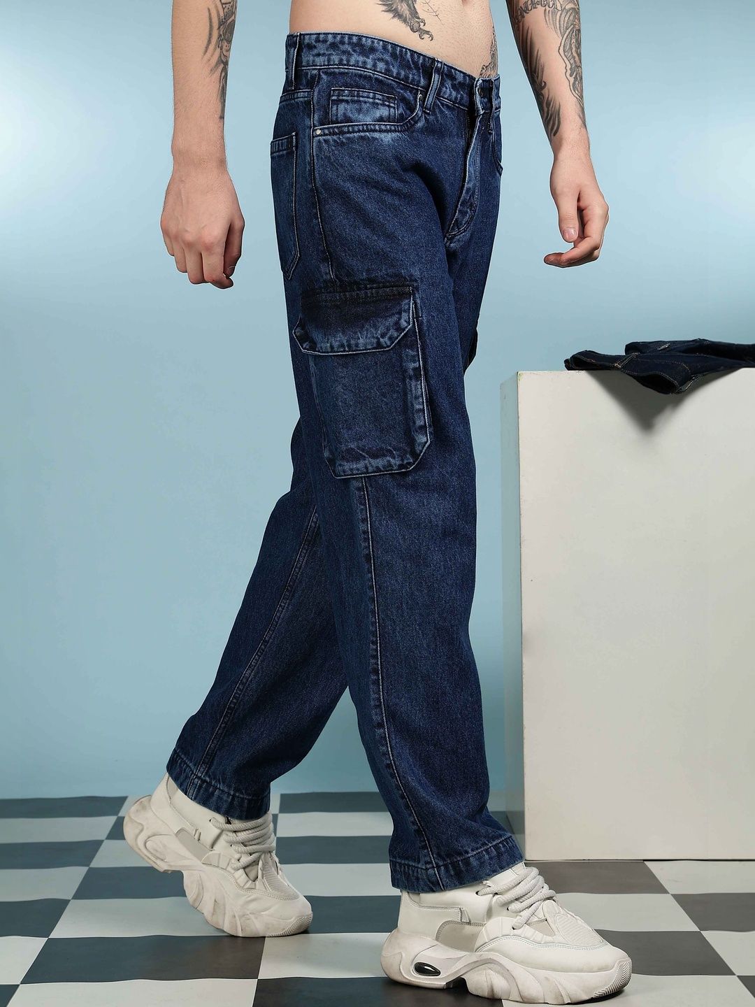 Eszett Men Washed Baggy-Fit Twin Pocket Mid-Rise Cargo Jeans
