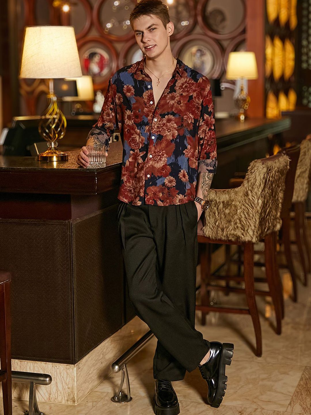 Campus Sutra Men Comfort Fit Spread Collar Floral Printed Casual Shirt