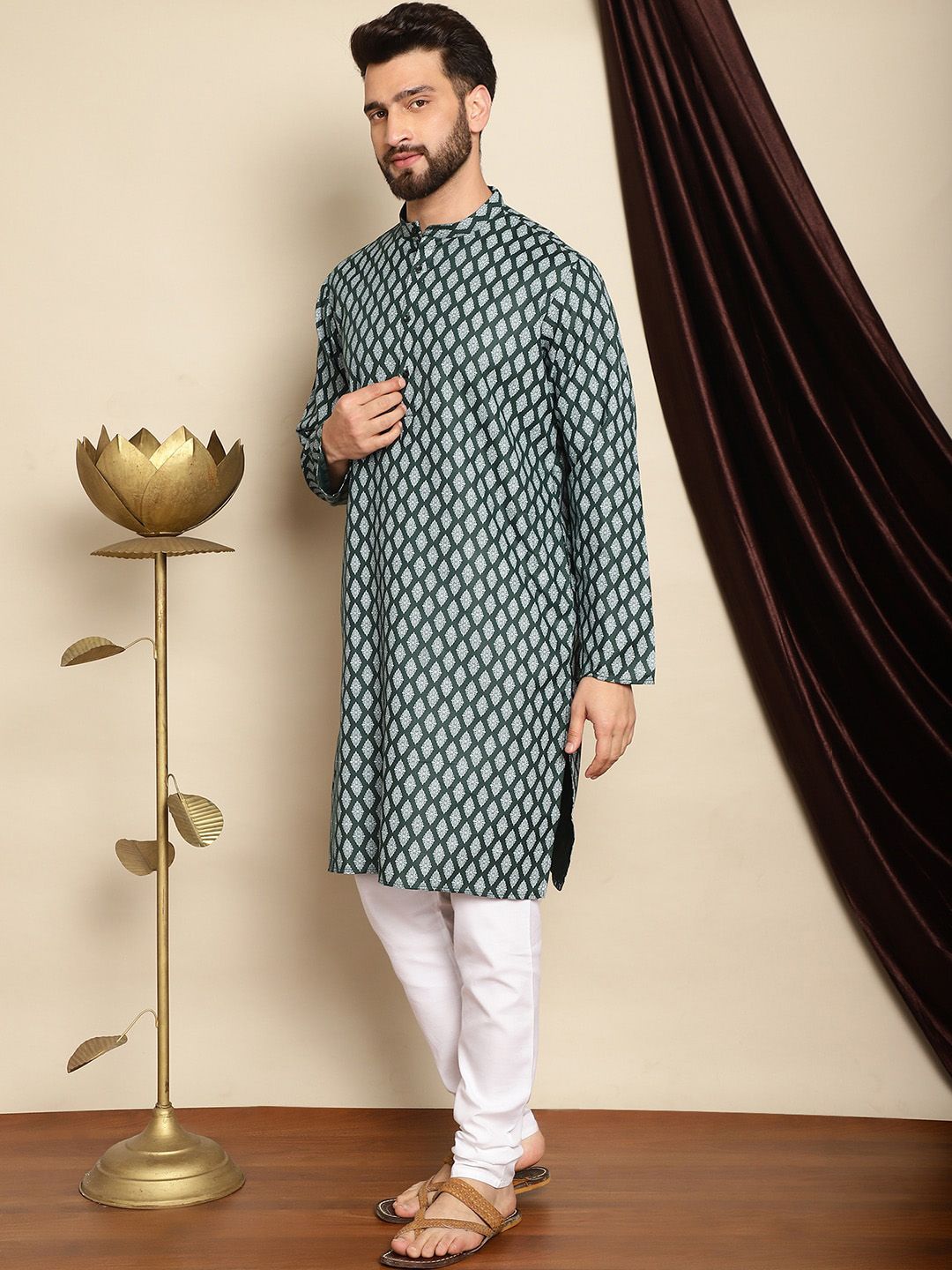 Kurta Kolar Jalur Bercetak Motif Etnik Anouk dengan Churidar