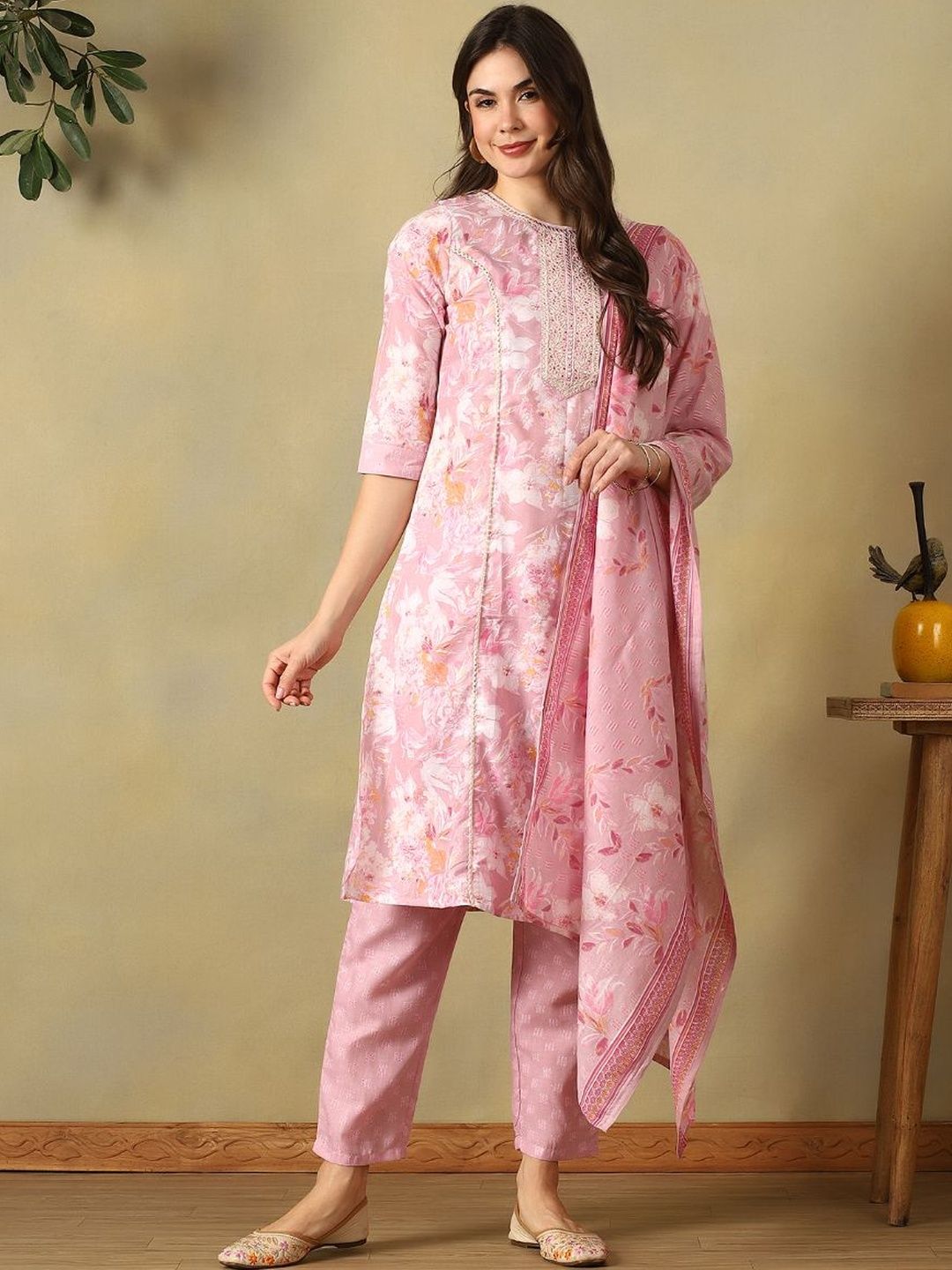 Mamicha Women Floral Printed Regular Thread Work Pure Cotton Kurta with Trousers & With Dupatta
