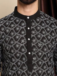Motif Etnik Anouk Bersulam Kurta Kapas Tulen Labuci dengan Churidar