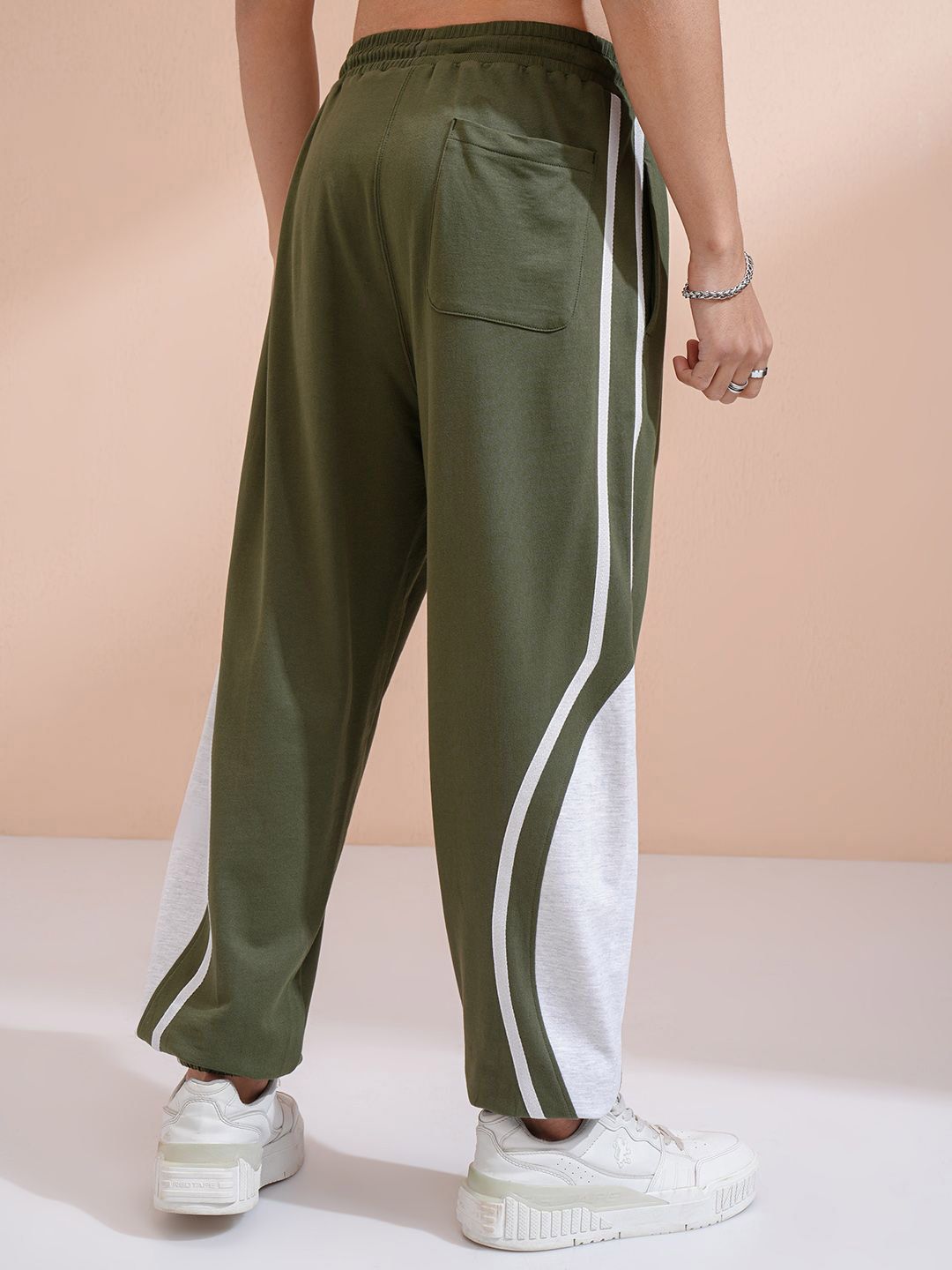 HIGHLANDER Men Colourblocked Printed Straight Fit Joggers Trousers