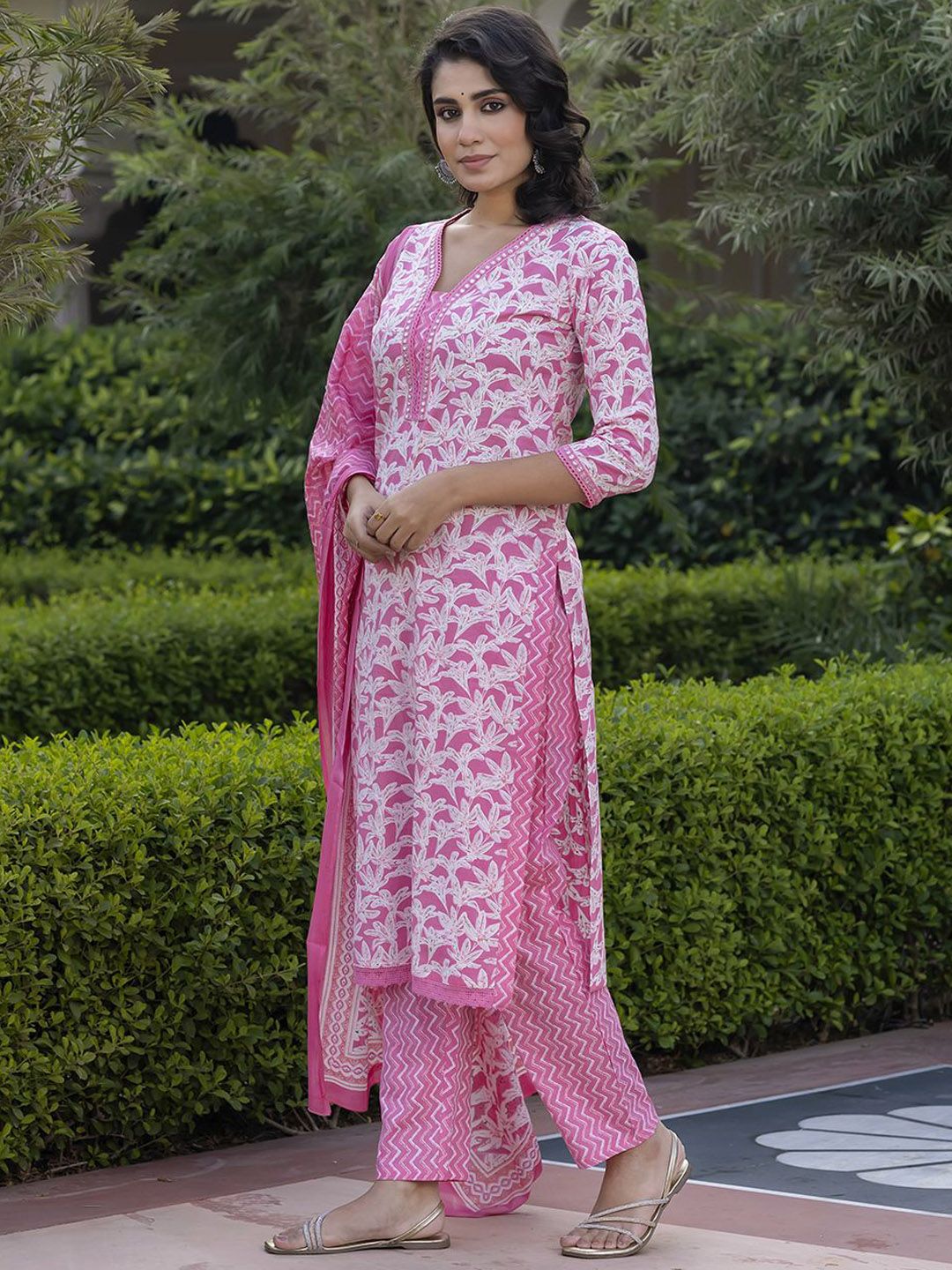 Kalini Floral Printed Mirror Work Lurus Kurta Kapas Tulen Dengan Seluar & Dupatta