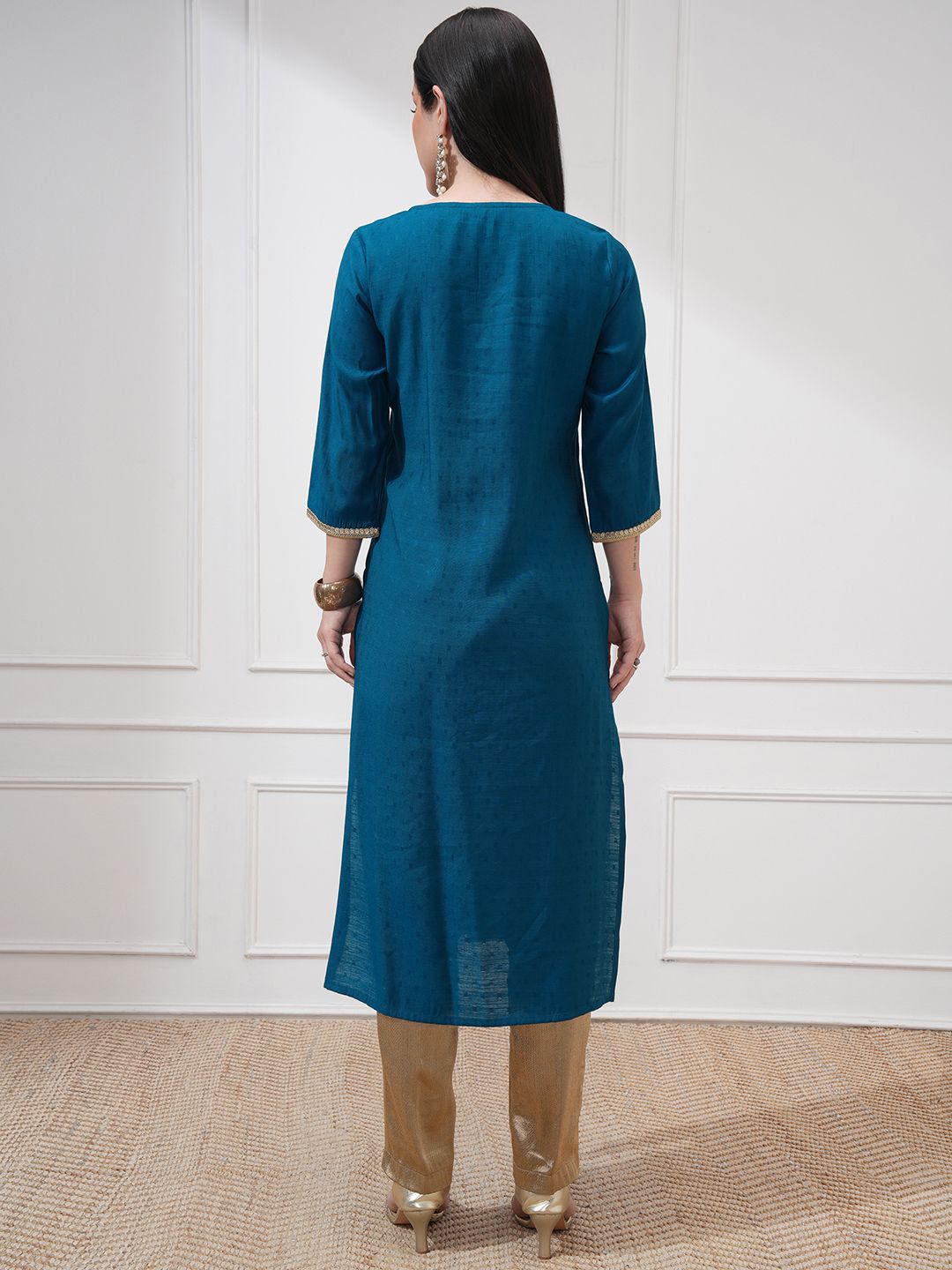 Vishudh Women Embellished Straight Kurta