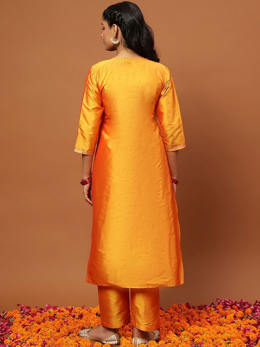 House of Chikankari HOC Embroidered Zari Kurta Set