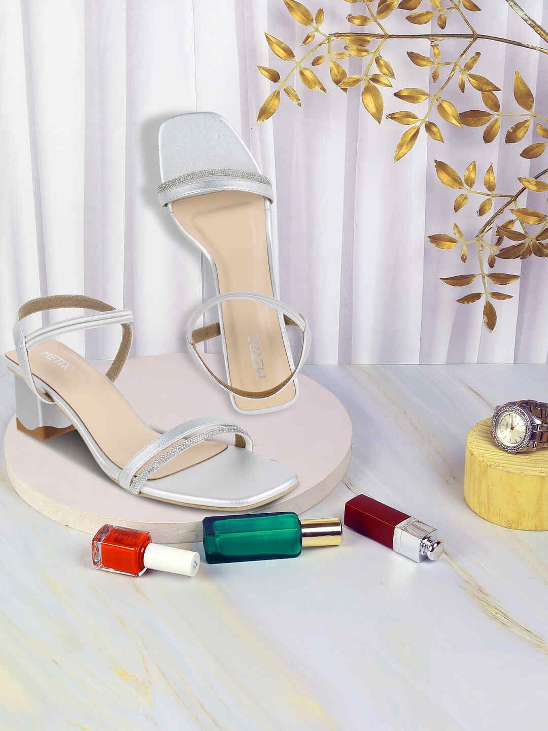 Metro Women Embellished Kitten Mules