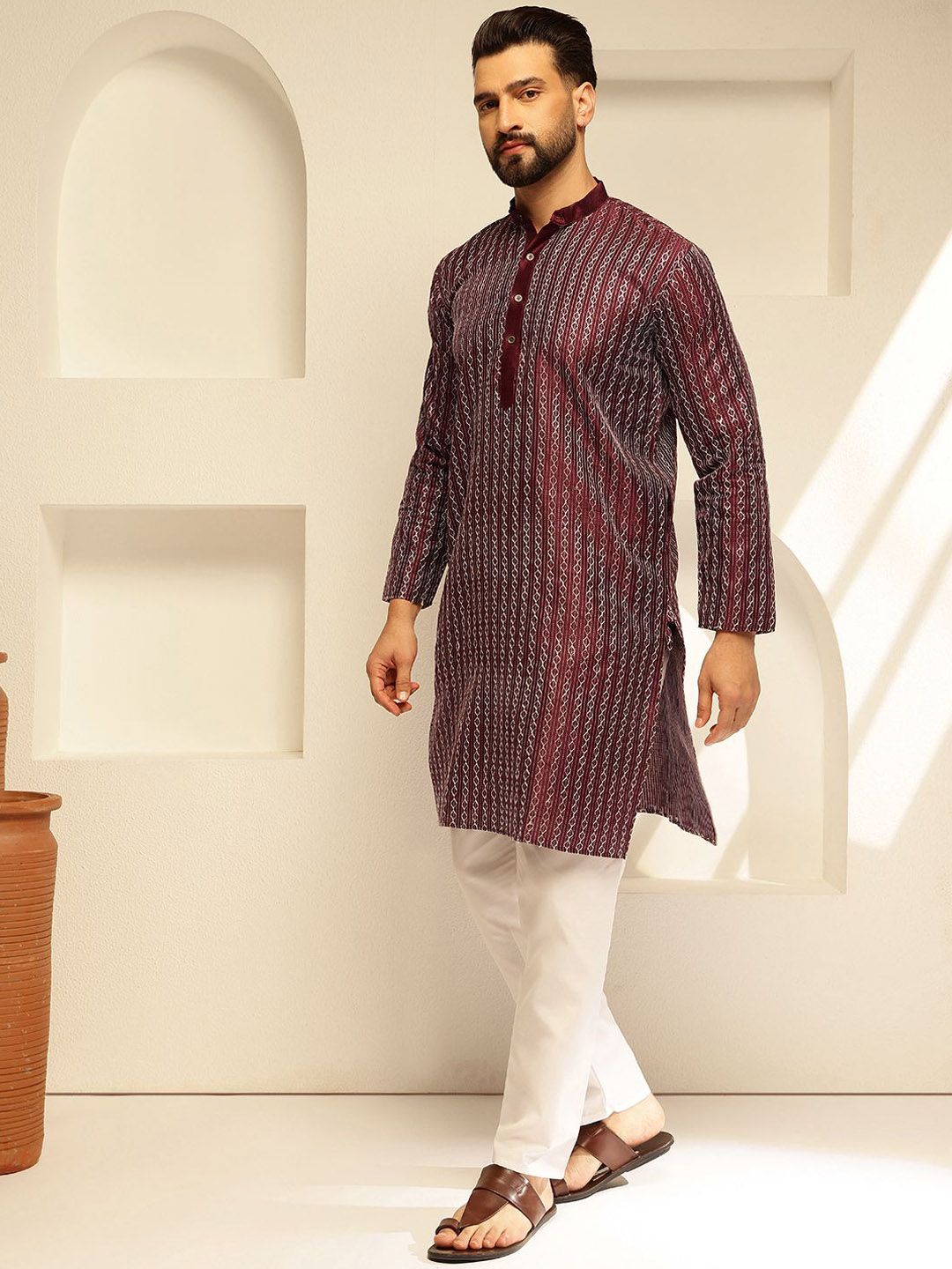 SOJANYA Geometrik Sulam Benang Kerja Mandarin Collar Straight Kurta