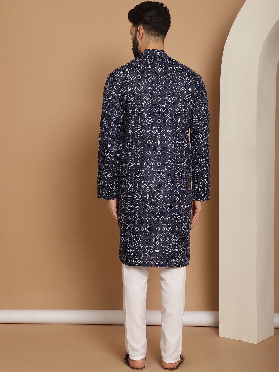 Motif Etnik Kolar Jalur Anouk Bercetak Kurta Biasa dengan Churidar