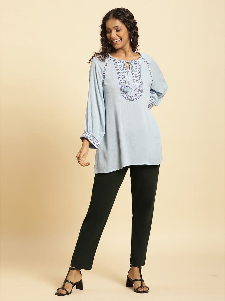 W Tie-Up Neck Top