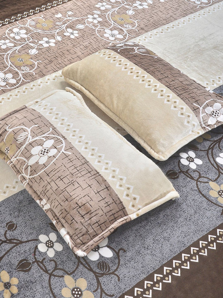 KLOTTHE Grey Geometri Printed Flat 300 TC Woolen King Double Bedsheet Dengan 2 Sarung Bantal