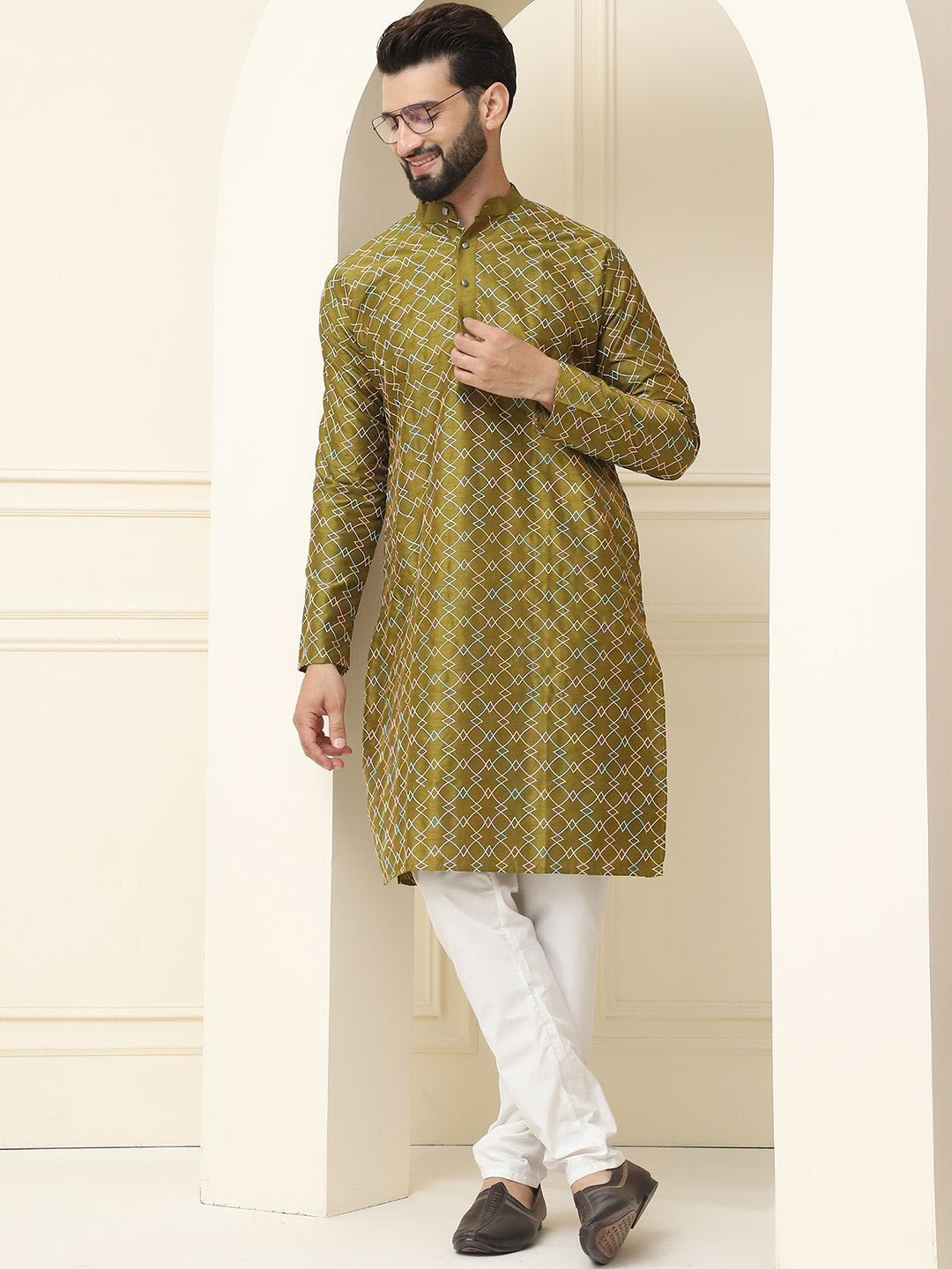 SOJANYA Geometric Embroidered Regular Cotton Silk Kurta With Pyjama
