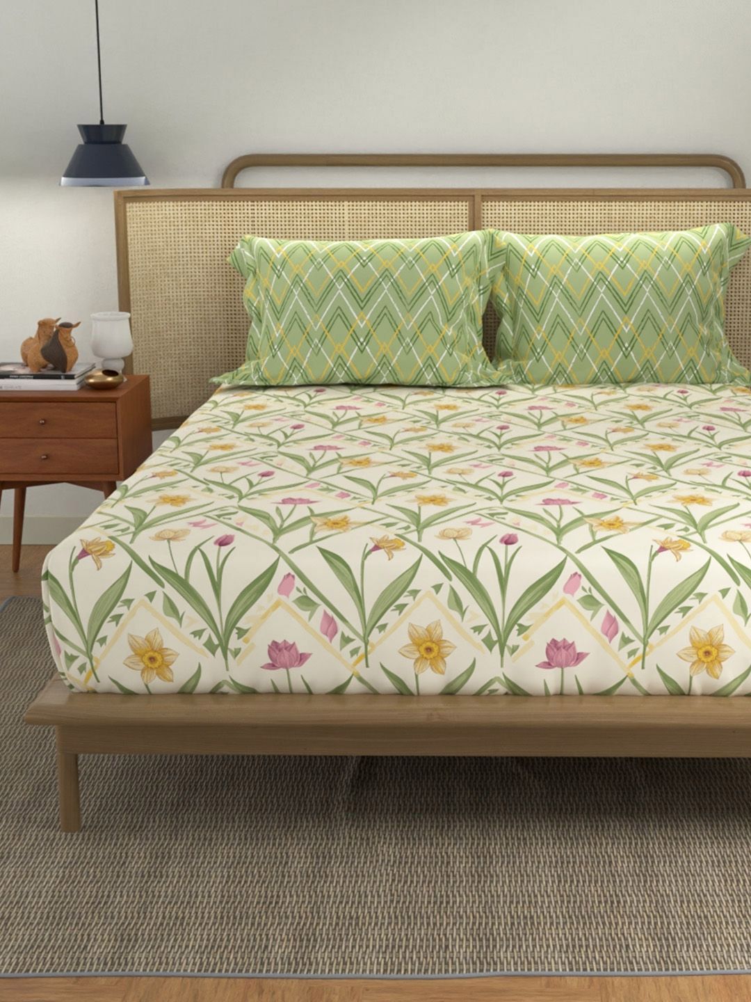 URBAN SPACE Divine Green Printed 144 TC Cotton Double Queen Bedsheet & 2 Pillow Covers
