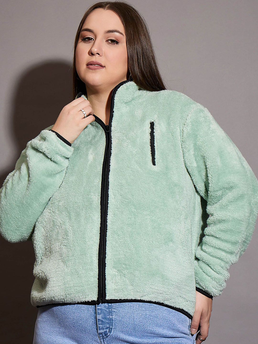 SASSAFRAS Curve Women Mock Collar Self Design Faux Fur Plus Size Casual Tailored Jacket