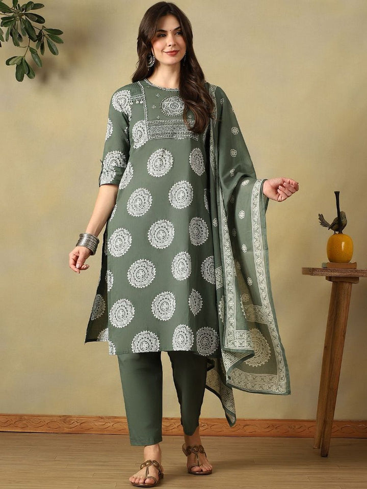 Mamicha Women Ethnic Motifs Printed Regular Thread Work Pure Cotton Kurta with Trousers & With Dupatta