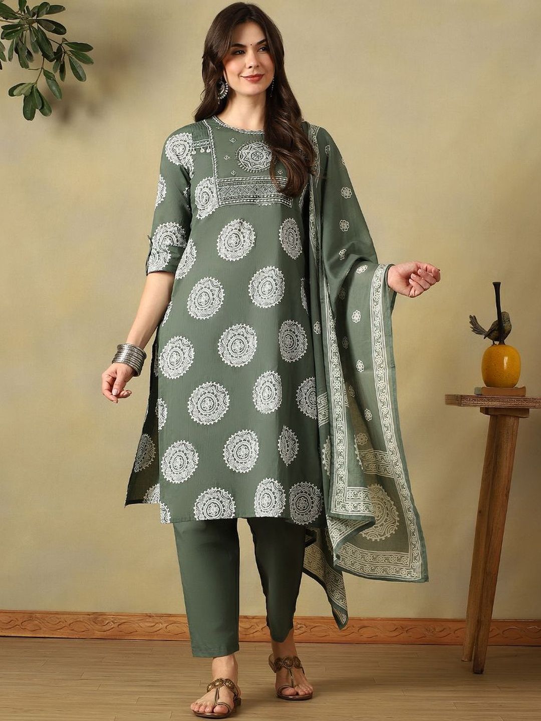 Mamicha Women Ethnic Motifs Printed Regular Thread Work Pure Cotton Kurta with Trousers & With Dupatta