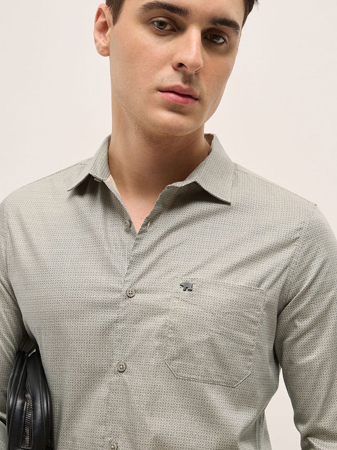 THE BEAR HOUSE Men Spread Collar Geometric Printed Pure Cotton Tailored Fit Formal Shirt