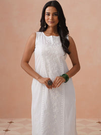 Rumah Wanita Chikankari Motif Etnik Sulam Chikankari White Romance Kurta