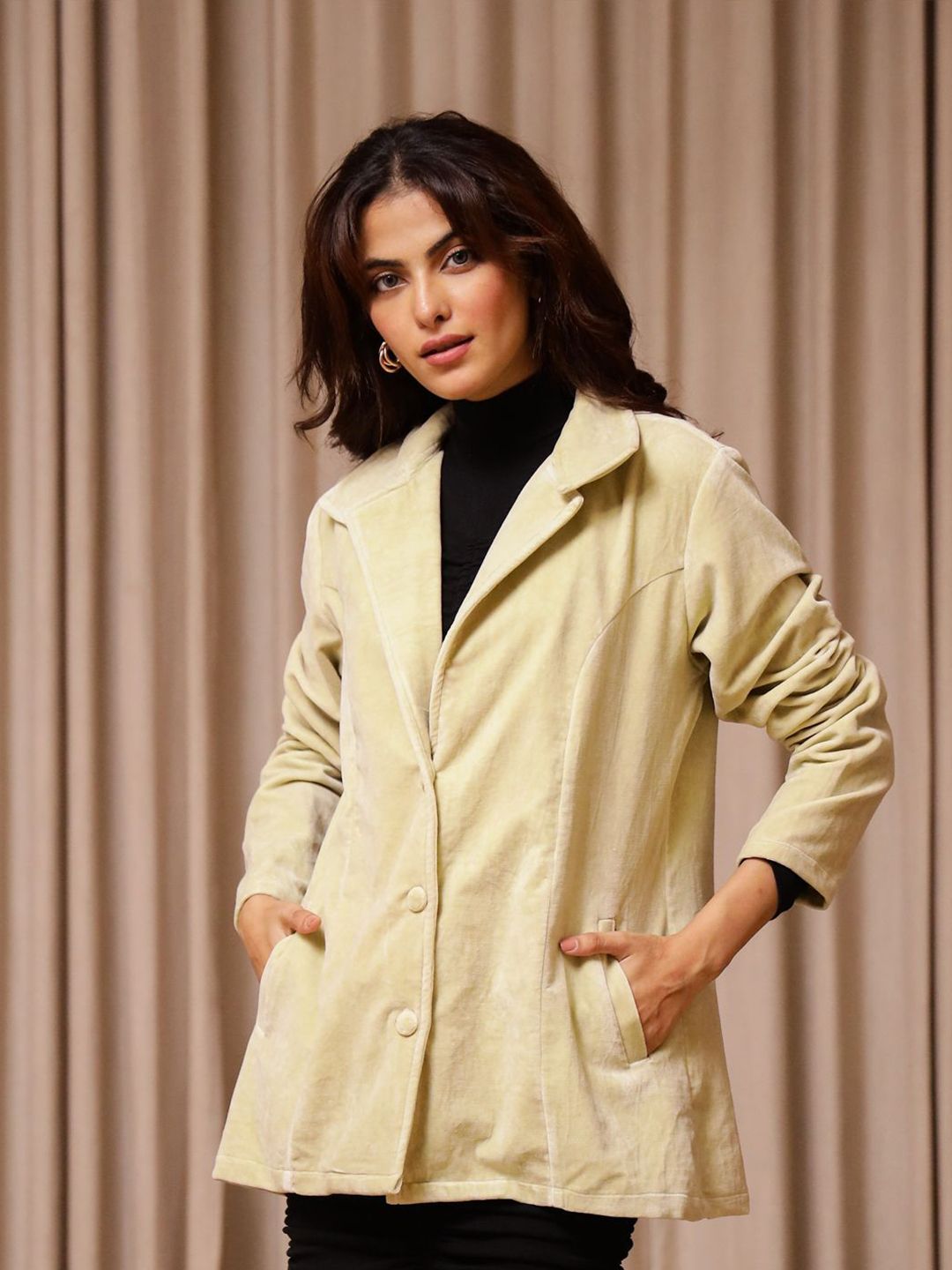 Sanskrutihomes Wanita Lapel Collar Pepejal Velvet Kasual Jaket Disesuaikan