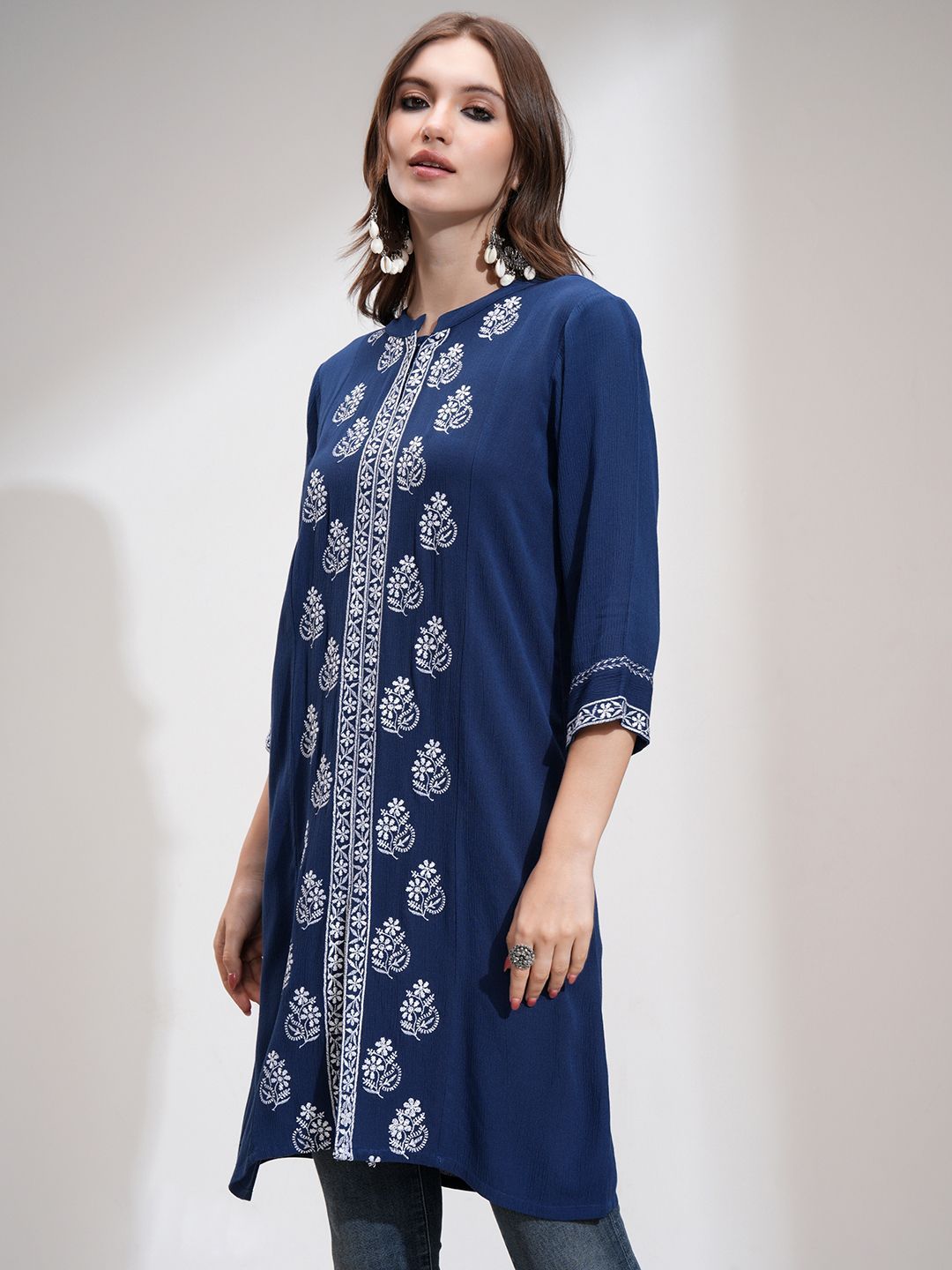 Vishudh Women Embroide Mandarin Collar Tunic
