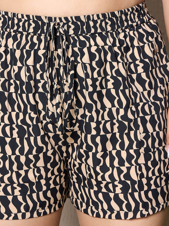 Berrylush Curve Black Plus Size Abstract Printed Longline Shirt With Mini Shorts