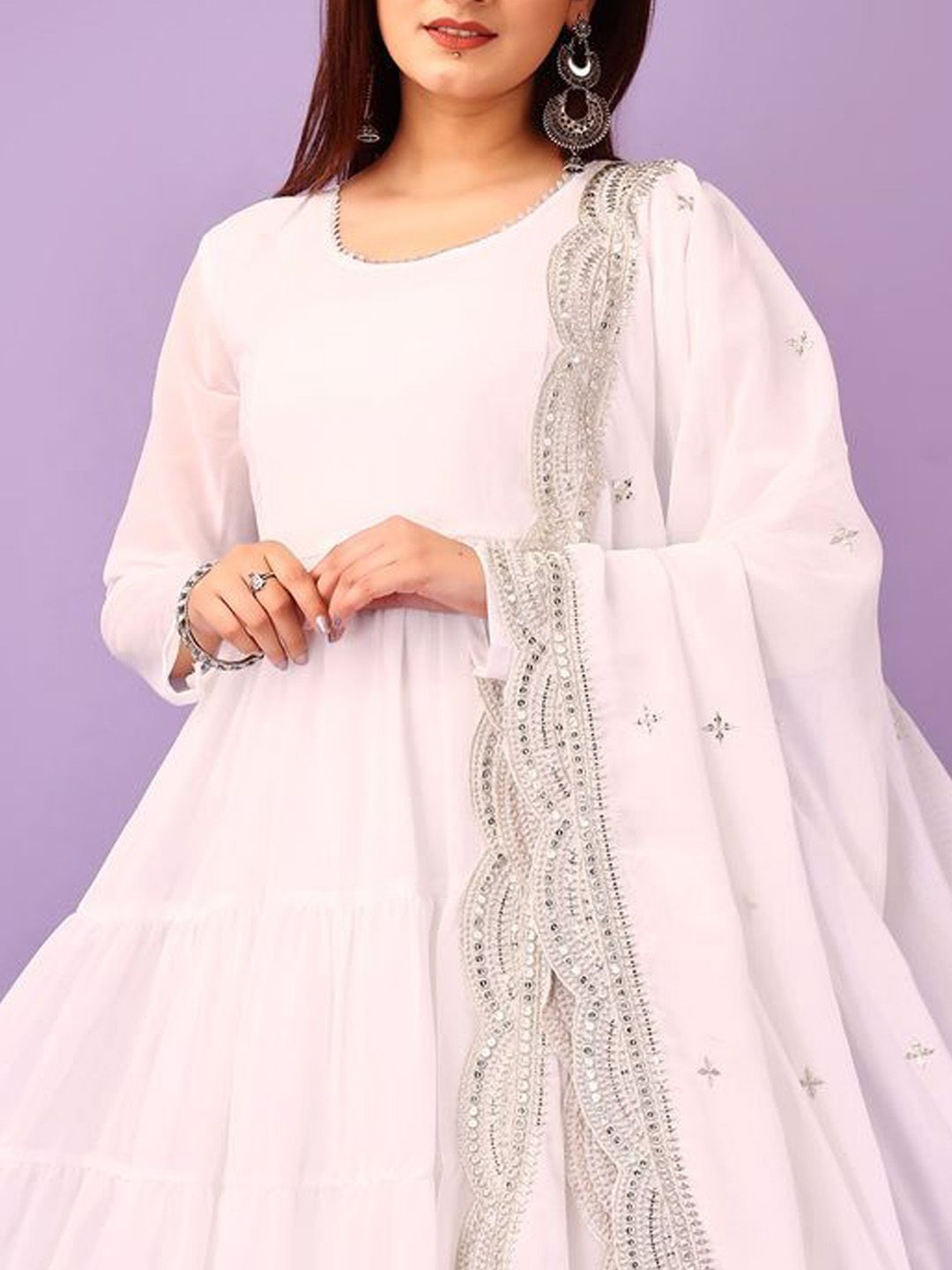 Kalini Round Neck bertingkat Gotta Patti Anarakli Kurta dengan Seluar & Dupatta