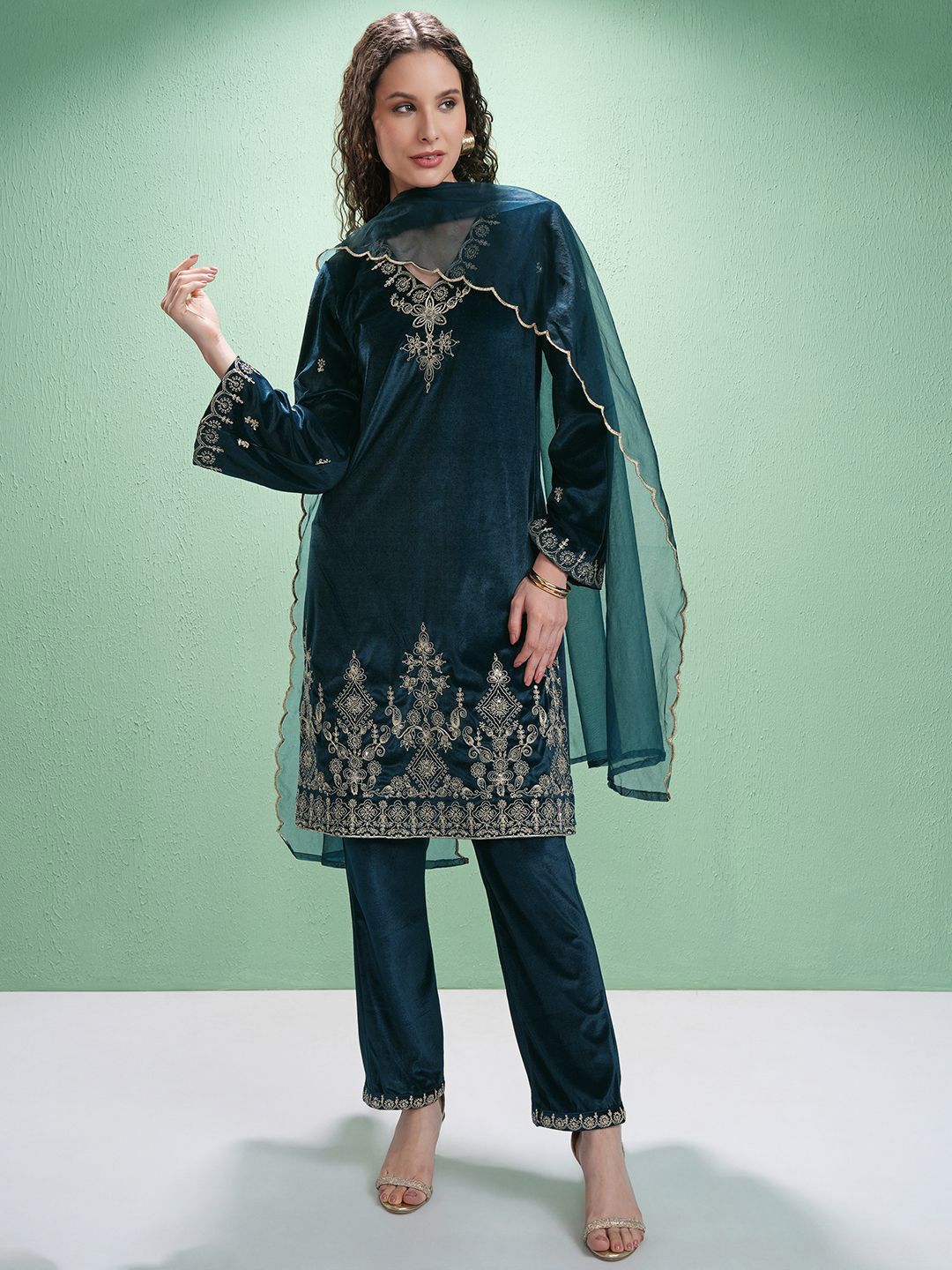 Vishudh Women Ethnic Motifs Yoke Design Regular Thread Work Kurta with Trousers & With Dupatta