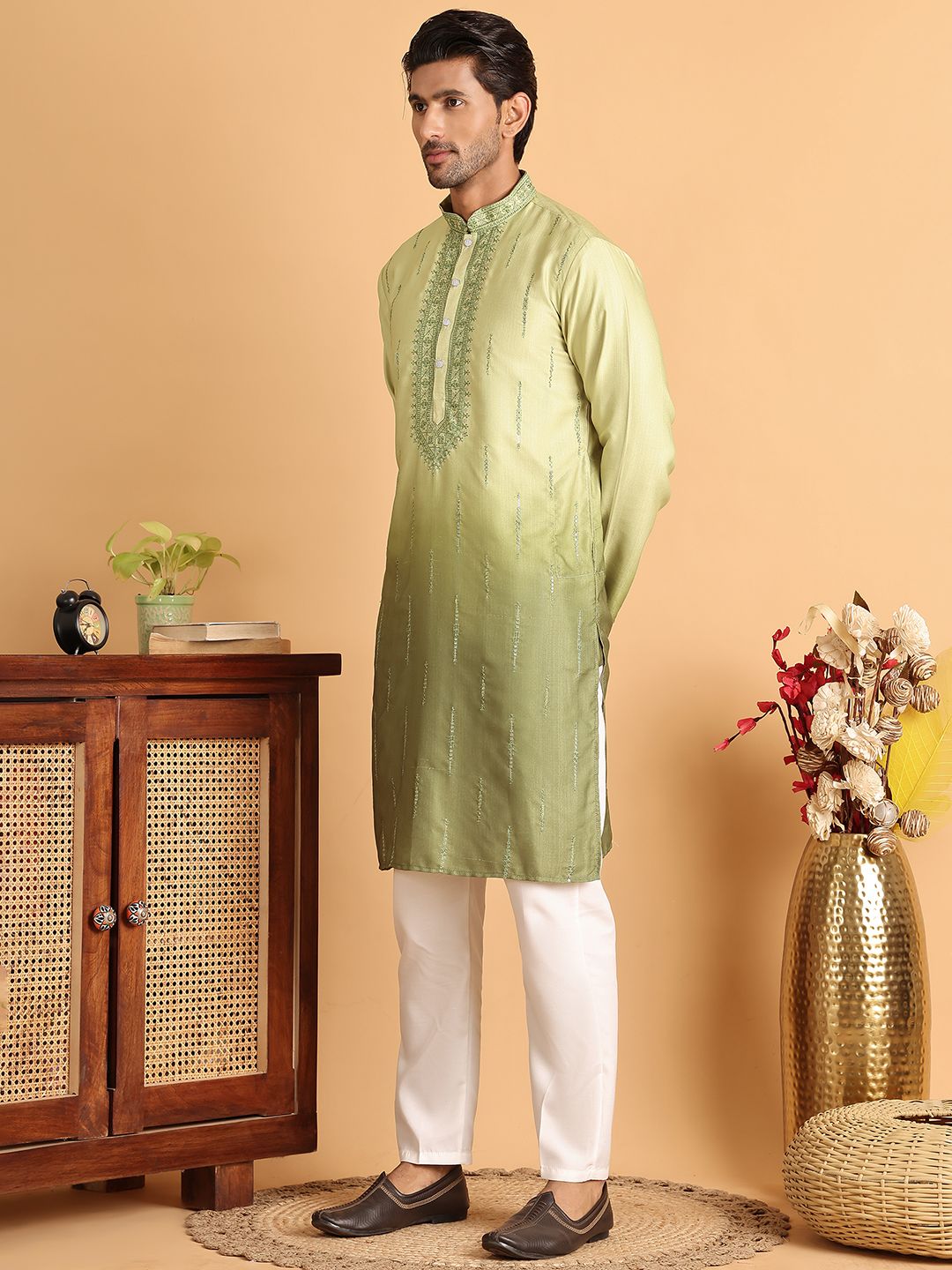 Jompers Men Ethnic Motifs Embroidered Regular Sequinned Kurta with Pyjamas