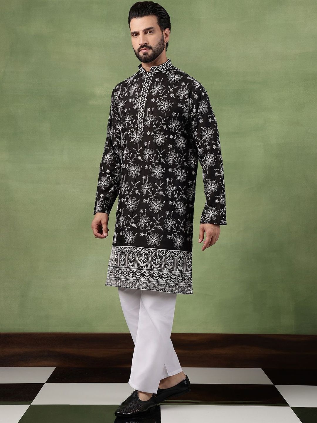 SOJANYA Men Floral Embroidered Thread Work Kurta
