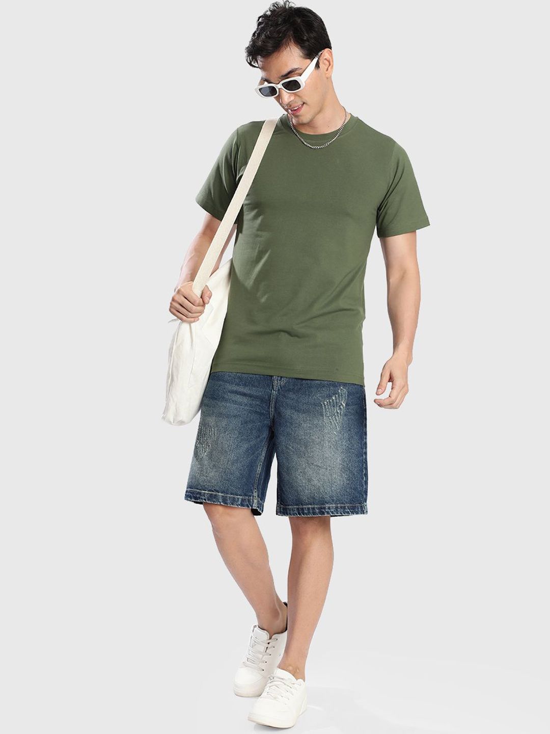 Bene Kleed Men Relaxed Fit Distressed Denim Shorts