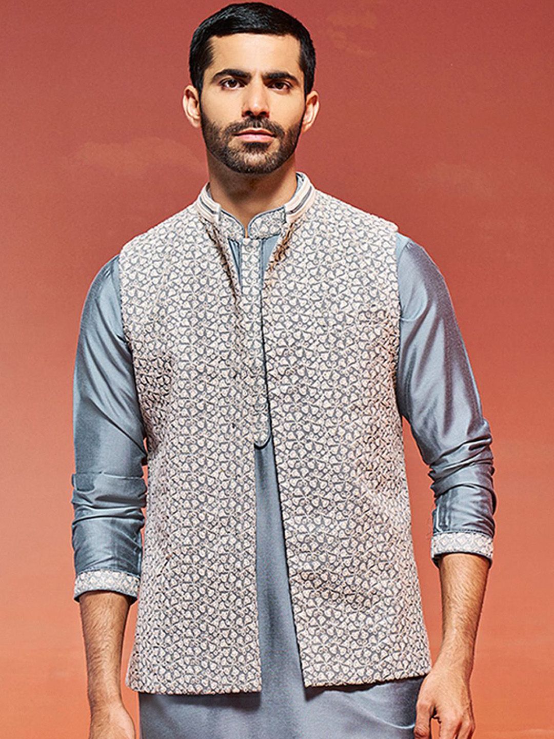 VASTRAMAY Men Embroidered Woven Nehru Jacket