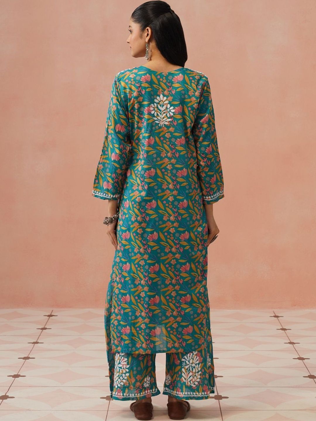 Rumah Wanita Chikankari Bercetak Kurta Chikankari Biasa dengan Seluar