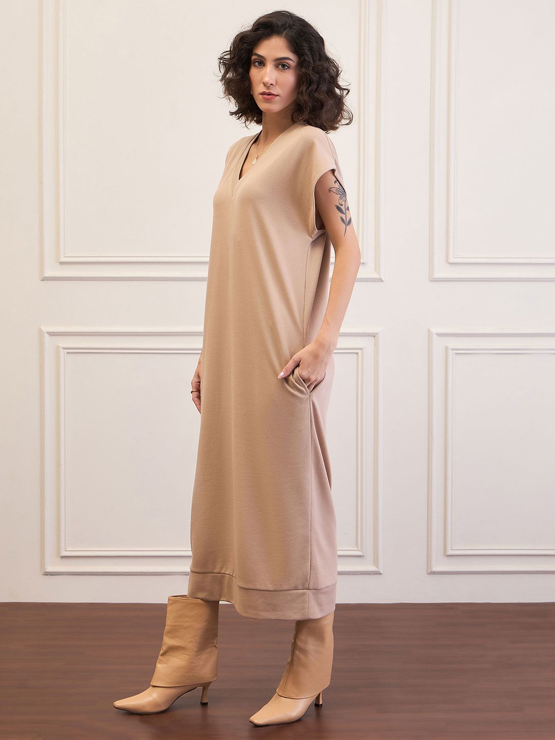 SASSAFRAS Women Midi V-Neck Sweater Dress