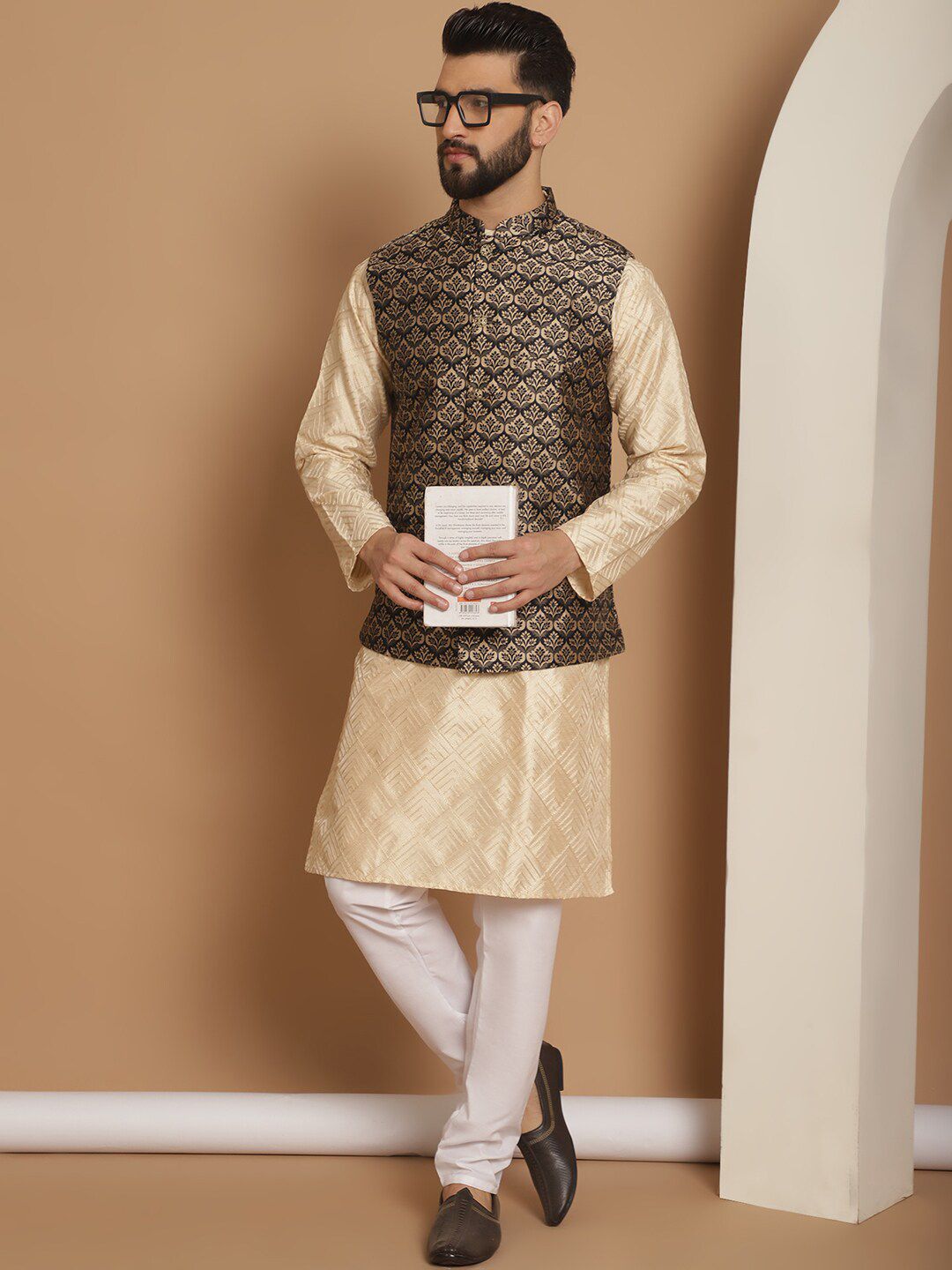 Anouk Men Geometric Embroidered Thread Work Regular Kurta With Churidar & Nehru Jacket
