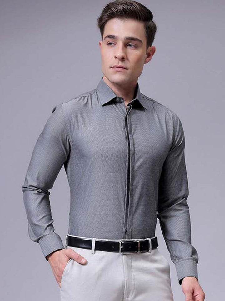The Indian Garage Co. X Luxe Men Slim Fit Cutaway Collar Textured Formal Shirt