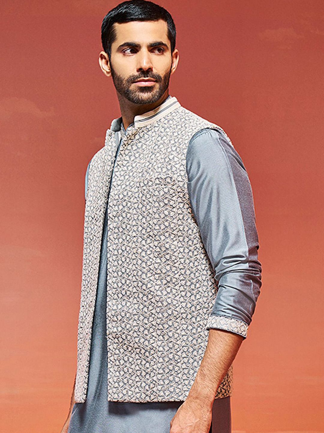 VASTRAMAY Men Embroidered Woven Nehru Jacket