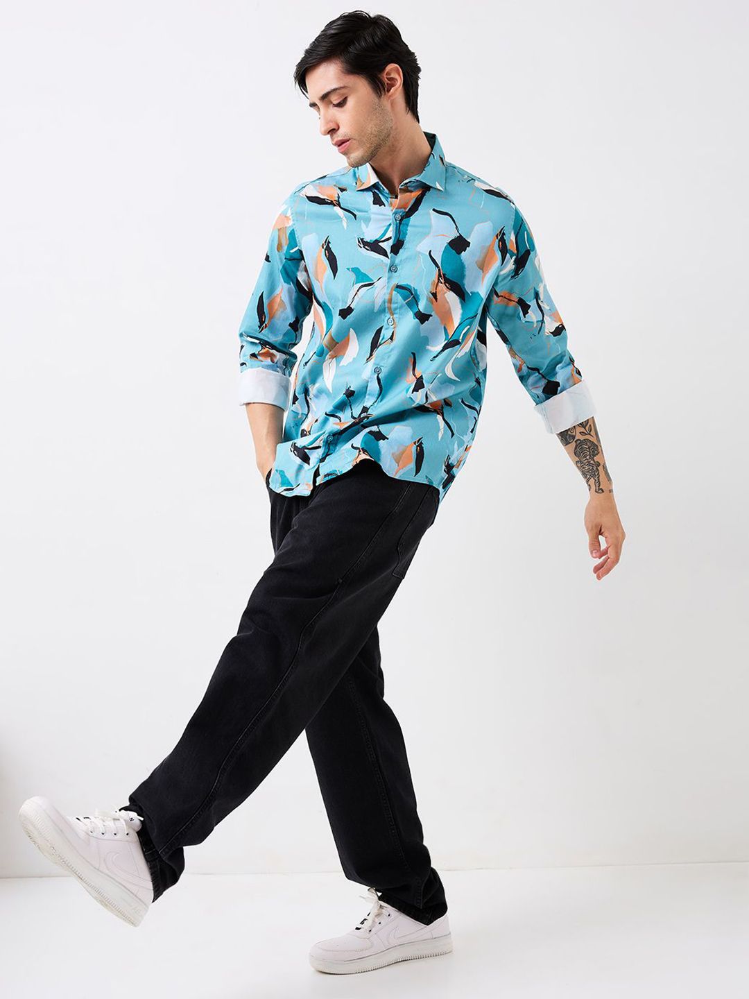 SPYKAR Men Slim Fit Conversational Printed Spread Collar Cotton Casual Shirt