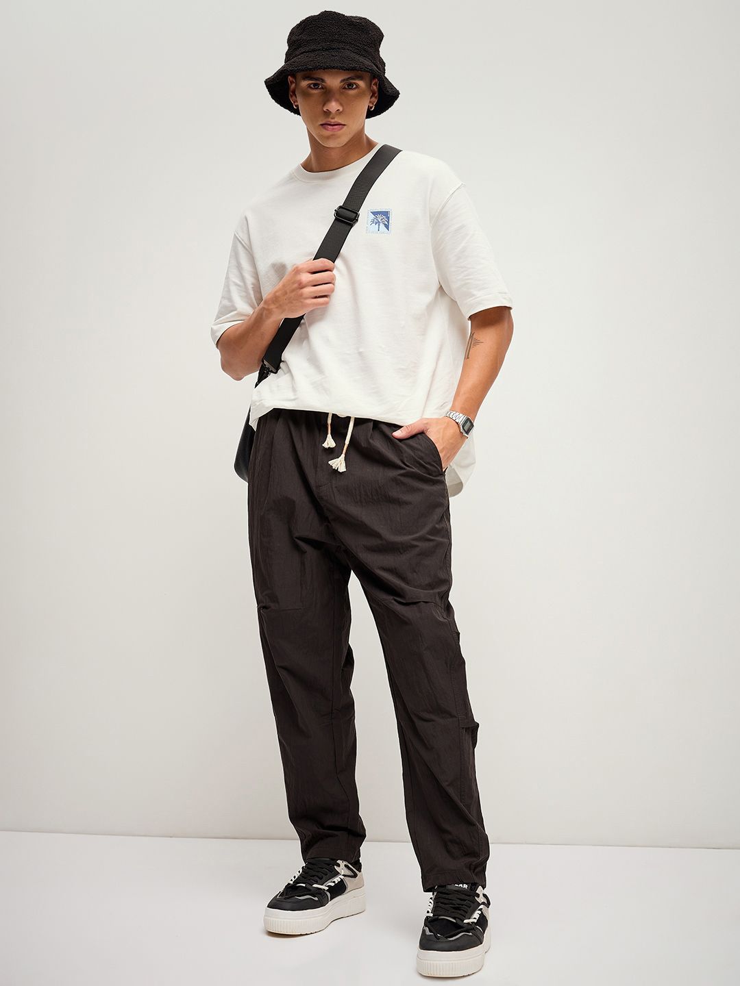 THE BEAR HOUSE Men Solid Loose Fit Mid Rise Trouser