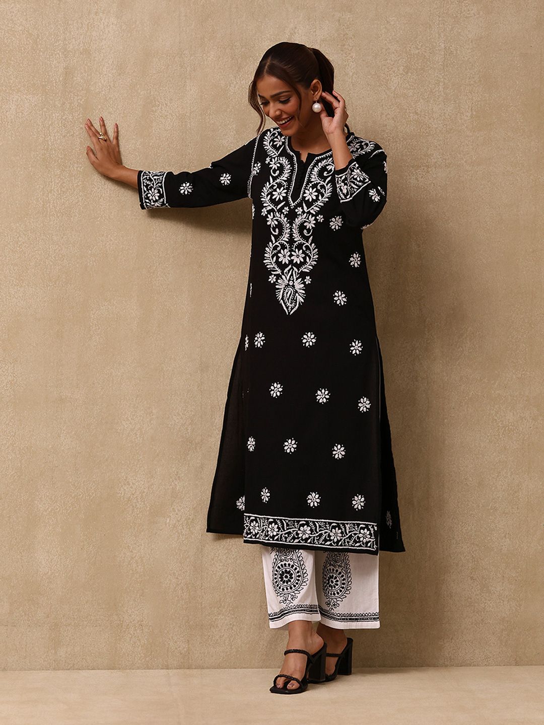 House of Chikankari Women Black Cotton Chikankari Embroidered Kurta Set