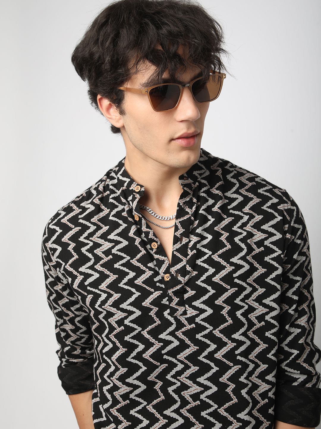 VASTRADO Chevron Ikat Printed Mandarin Collar Straight Short Kurta