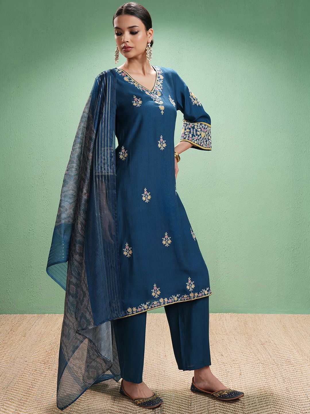 Vishudh Women Floral Embroidered Regular Thread Work Kurta with Trousers & With Dupatta