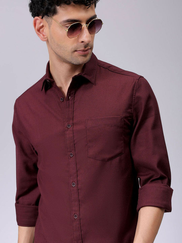 The Indian Garage Co Men Spread Collar Solid Slim Fit Casual Shirt