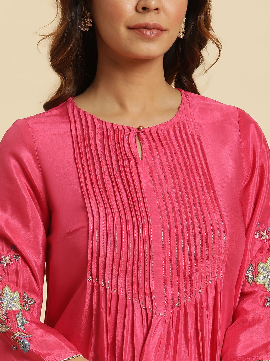 W Keyhole Neck Thread Work Pleated Straight Kurta